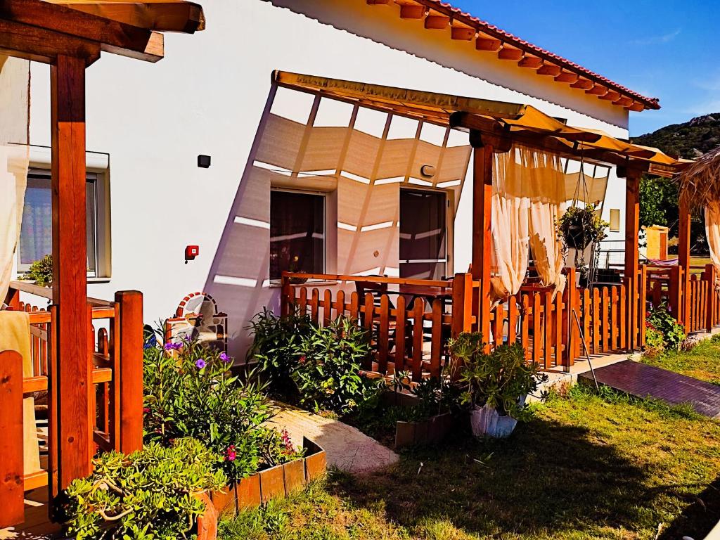 Βεράντες διαμερισμάτων με πέργκολα