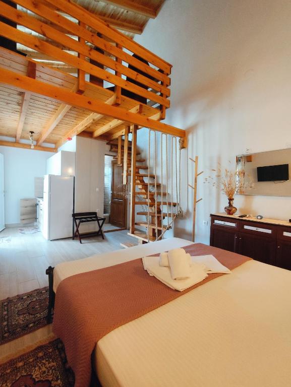 Διαμέρισμα Α - Κύριος χώρος με πατάρι